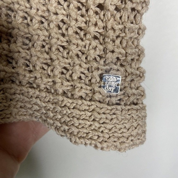 One Grey Day Sleeveless Asymmetric Hem Crochet Tunic Sweater L - Picture 6 of 9